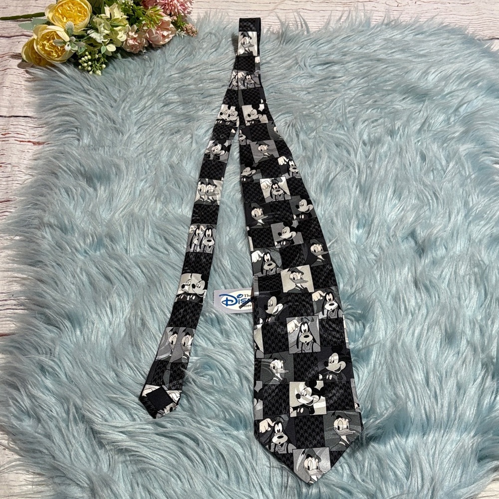 NWT Vintage 90s The Disney Store Mickey Donald Goofy Monochrome Silk Tie